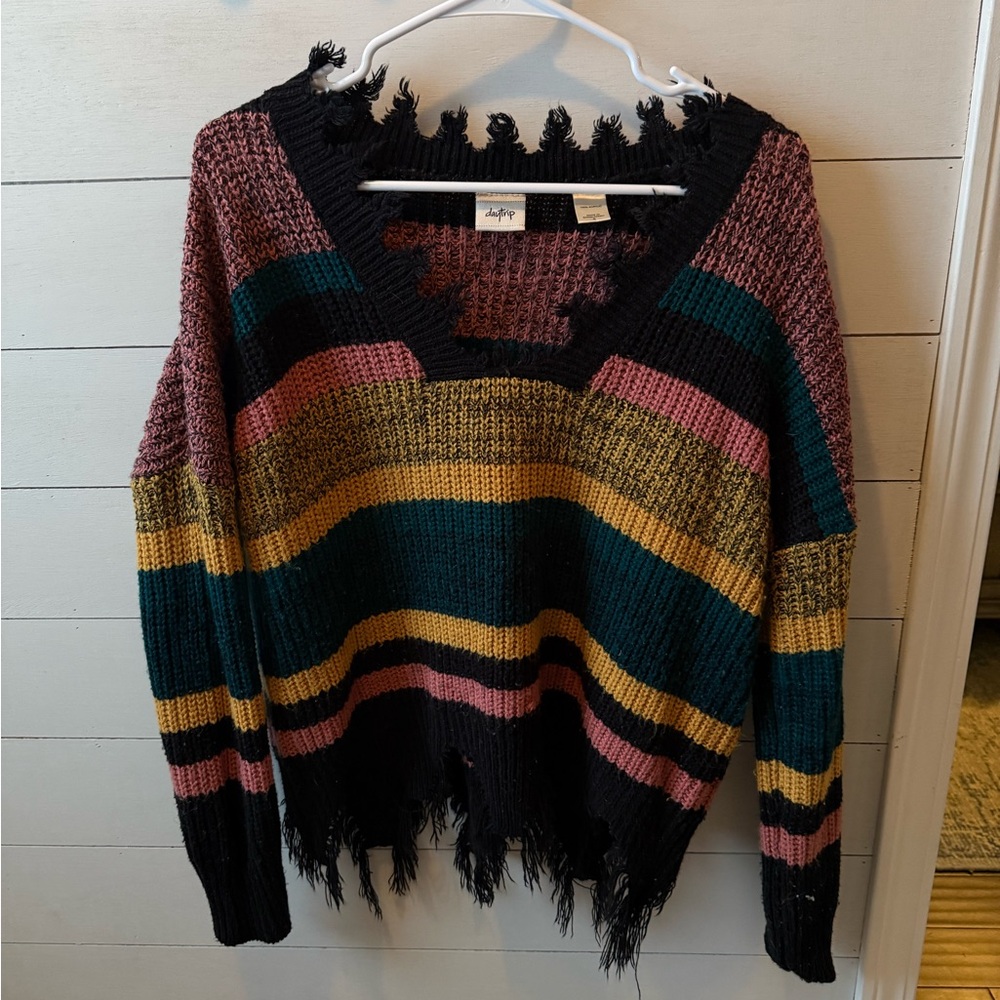 BKE Distressed Multicolor Sweater

Really cute oversized fit